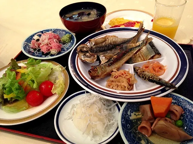 Snapdishの料理写真:銚子の朝はやっぱりお魚ざんまい🐟🐟🐟 / buffet-style breakfast at a hotel in a port town|鰻大好き❤さん