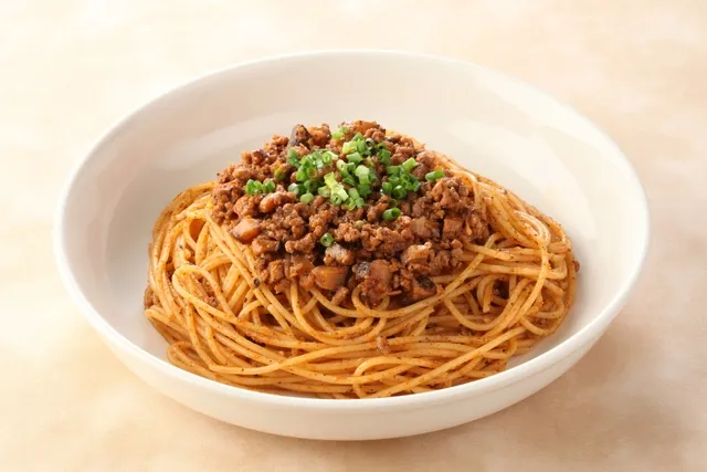 じゃじゃ麺風肉みそナポリタン|カゴメトマトケチャップさん