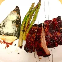 Snapdishの料理写真:Marinated pork ribs with hickory BBQ sauce, mozzarella chile poblano, and roasted asparagus.|Yasmeen 🌺さん