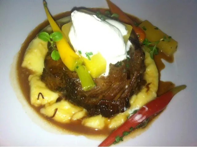 Braised short ribs on mashed potatoes with glazed root veggies  and horse radish sour cream from Hawks!|paul thompsonさん