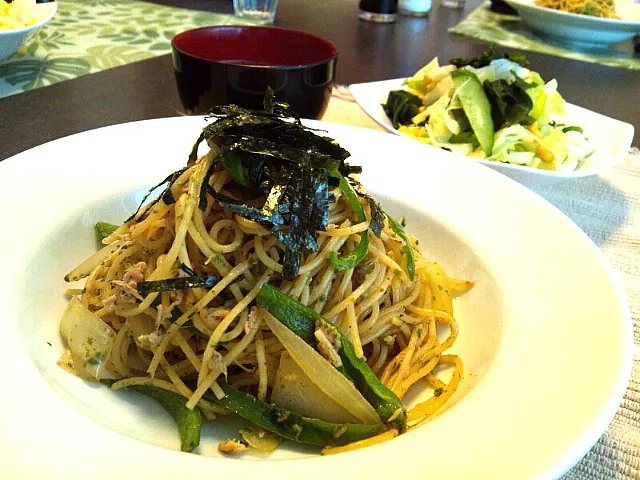 Snapdishの料理写真:＊青海苔とツナの和風パスタ＊サラダとお味噌汁|myuさん