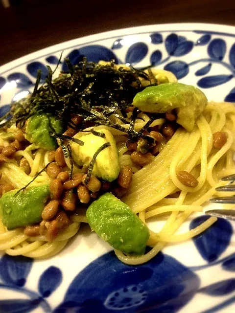 アボカドと納豆の昆布茶パスタ|やぎさん