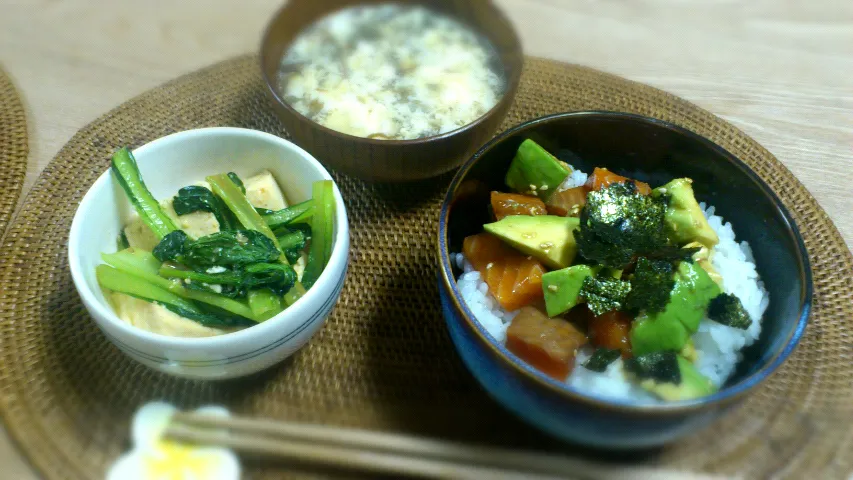 サーモンアボカド丼|さきさん