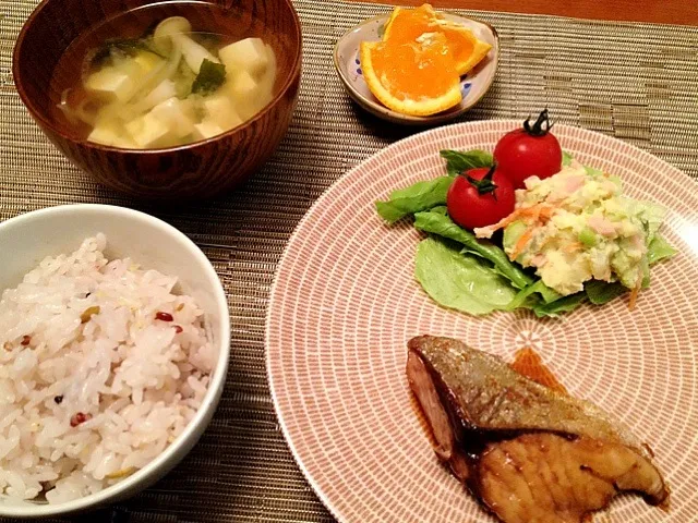 Snapdishの料理写真:ぶり照焼き  そら豆入りポテトサラダ  味噌汁  清見オレンジ|ikukoさん