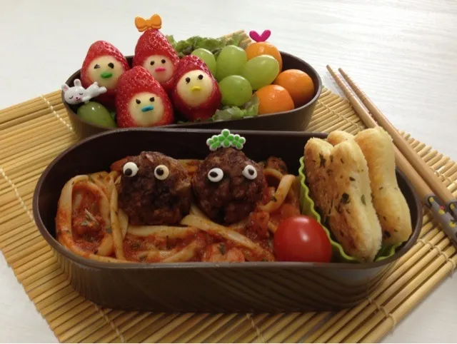 Snapdishの料理写真:🍝 (Sausage and Garlic Spaghetti) Pasta Bento 🍱 + Fresh Fruits 🍓🍇🍊|✨강민지✨さん