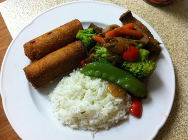 Asian stir fry w/rice and egg rolls|jenniferさん