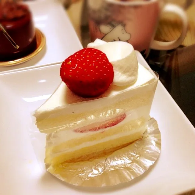 王道はいちごのケーキデショ💕|佐倉さん