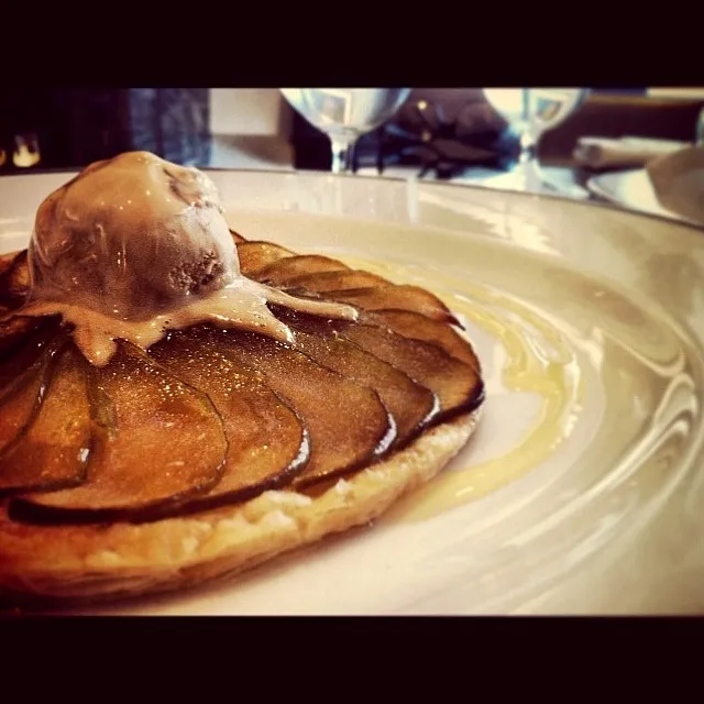 Snapdishの料理写真:Apple Tart & Walnut Ice Cream|Tameka Alexandraさん