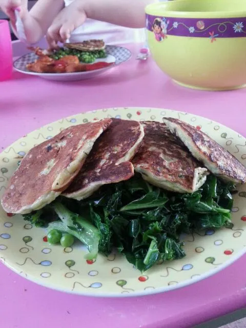 savory zucchini pancake with kale|alicia sinclairさん