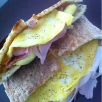 Pita bread, scrambled eggs, hand and amygdala almond based spread|Maeさん