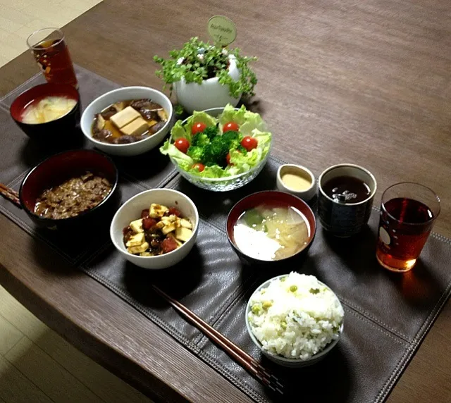 鮪と長芋の海苔和え、牛すじコン土手煮、高野豆腐の椎茸煮、ブロッコリーサラダ、大根のお味噌汁、豆ご飯、菊芋茶|pentarouさん