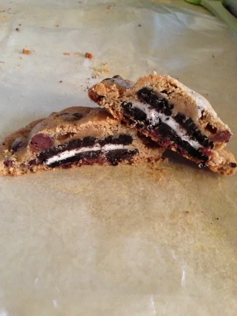 Snapdishの料理写真:Chocolate chip Oreo cookies|Brooke Bassettさん