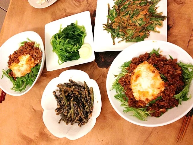 ロコモコ丼・ワラビのナムル・茹で野菜・ニラのチヂミ|BBbさん