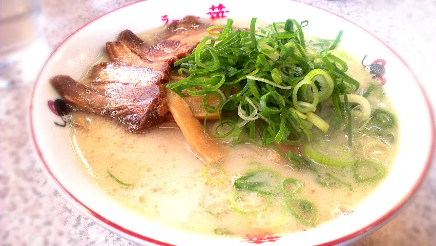 とんこつラーメン　ラーメン華|黒河宏史さん