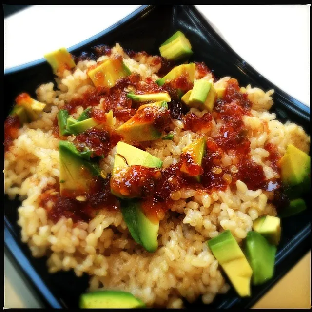 Brown Rice, avocado and spicy sauce.|S Bさん