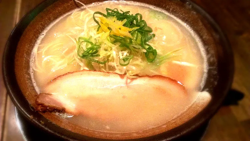 塩とんこつラーメン　麺恋家|黒河宏史さん