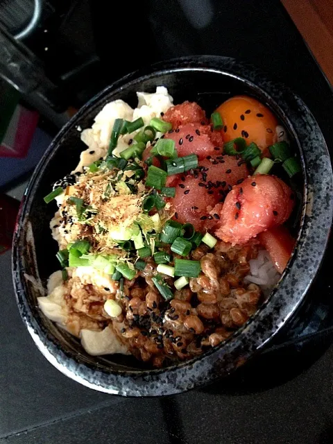 今日の朝ごはんの納豆腐明太子卵ネギブッカケメシ こういうのが堪らなく食べたくなる時があるある？|takarkiさん