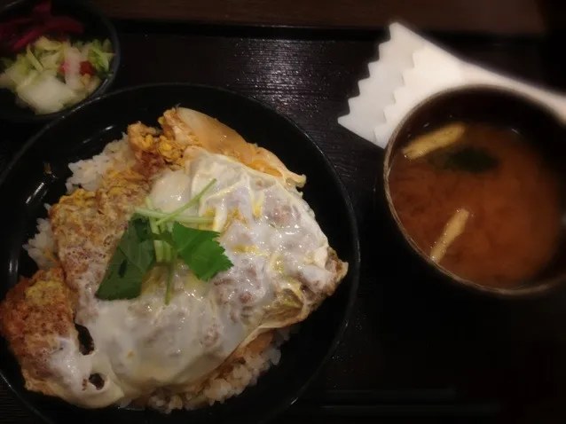 Katsudon.|Comer Ruyeeさん