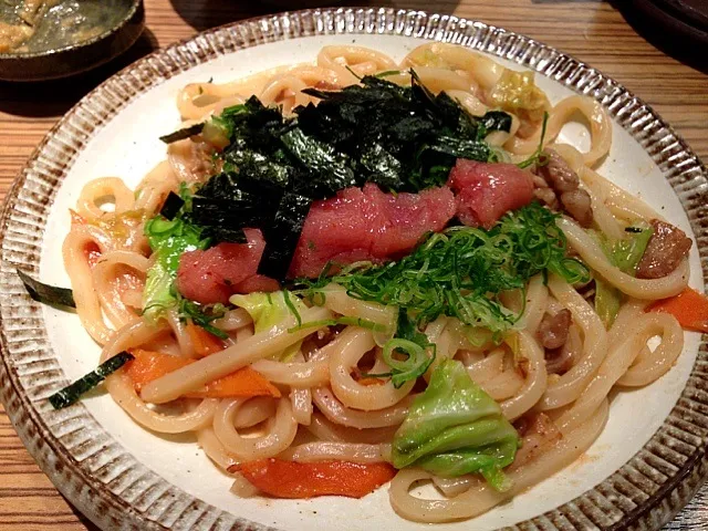 ผัดอุด้งเผ็ดไข่เปลา 九条ネギと明太子の焼うどん@ที่ญี่ปุ่น 山内農場|akiさん