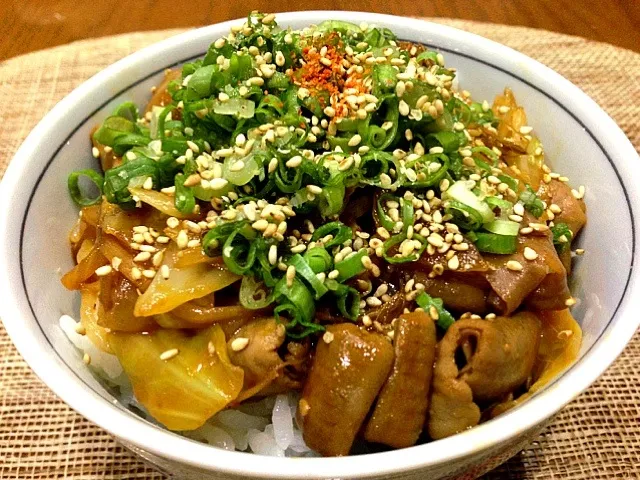 もつ炒め丼〜😋|みほままこさん