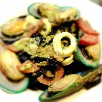 Squid-ink pasta in jalapeño pesto sauce|vonlohさん