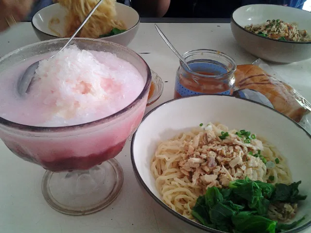 chicken noodle and iced red bean|tasya adistyaさん