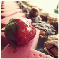 Snapdishの料理写真:strawberry on the short cake|tasya adistyaさん