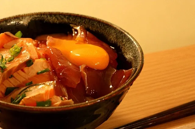 マグロとサーモンの漬け丼|だいすけさん