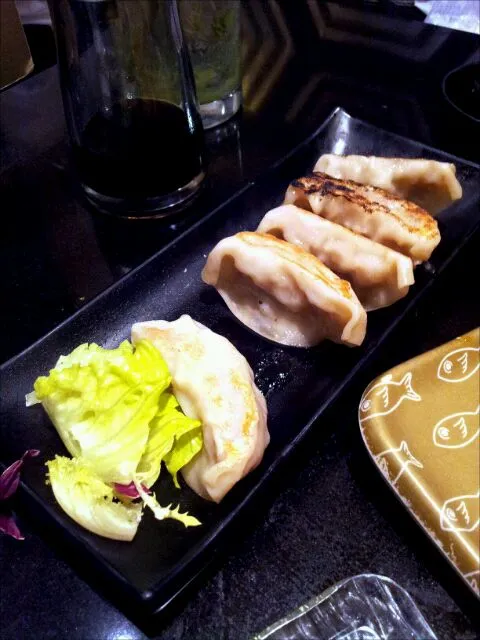 Snapdishの料理写真:pan-fried gyoza|genさん