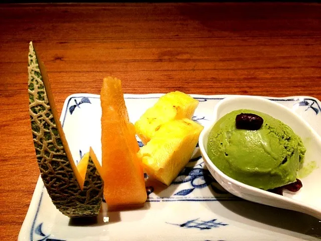 Green tea ice cream and fresh fruits|Foodさん