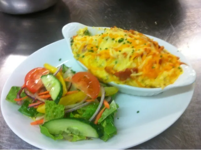 Broccoli cauliflower and sundried tomato bake with side salad|colin kimberさん