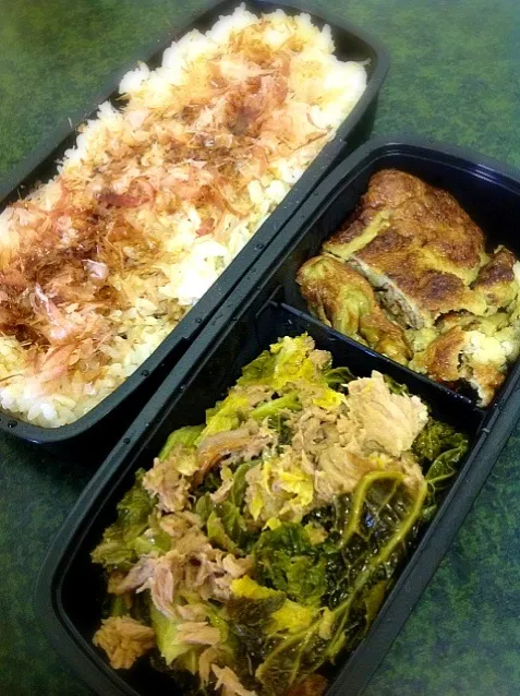 ＃Bento box  ＃お弁当 Steamed tuna & cabbage, Sweet egg omelet, Bonito rice,  シーチキンとキャベツの酒蒸し、玉子焼き、ネコまんま ^o^|ずきみくさん