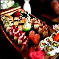 zillion sushi. yum!|Tasya Rahwitaさん