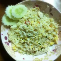 Snapdishの料理写真:Fried rice with chicken 🐔|Lädÿ~Kikiëさん