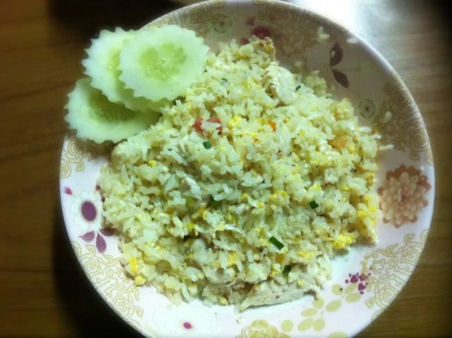 Snapdishの料理写真:Fried rice with chicken 🐔|Lädÿ~Kikiëさん