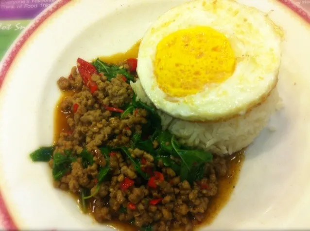 Snapdishの料理写真:Fried basil leave with minced meat and fried egg|Lädÿ~Kikiëさん