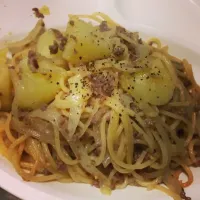 Snapdishの料理写真:新玉ねぎと新ジャガのがっつり挽肉パスタ|Haruka Tachibanaさん