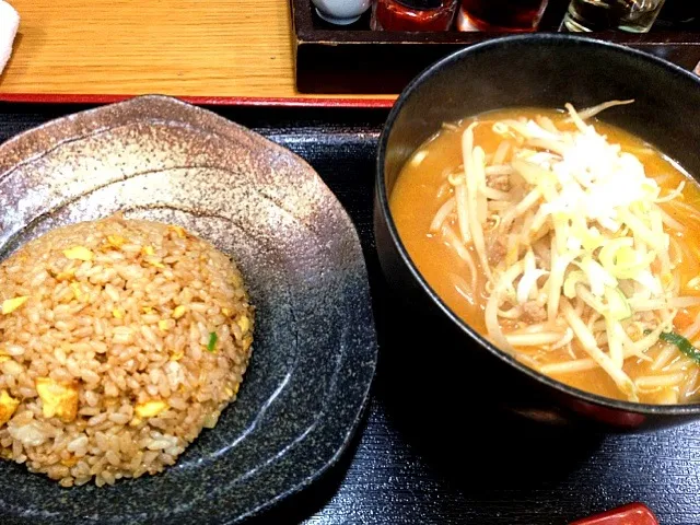 味噌ラーメンと半チャーハン|こんどう かずゆきさん