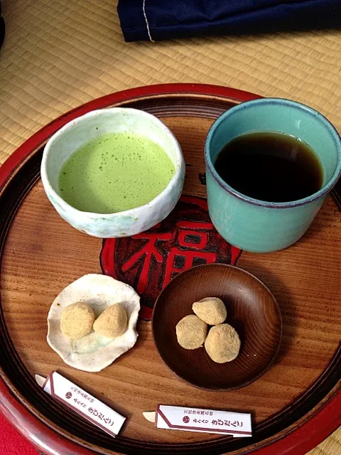 後楽園でお抹茶とほうじ茶+きびだんご|ともみさん