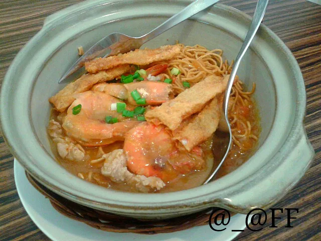 Yee mee noodle with prawn in clay pot|Frannyさん