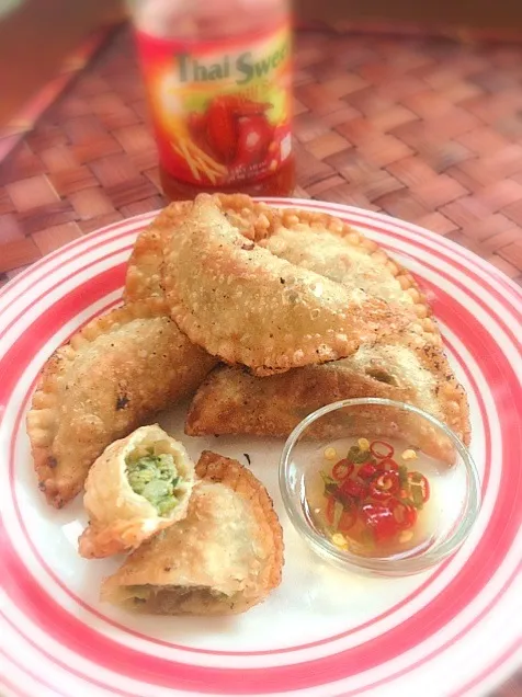 Fried dumplings like a Samsa♨サモサ風揚げ餃子 by mom|🌈Ami🍻さん