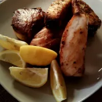 pan-seared blue marlin with lemon wedges|christina del valleさん