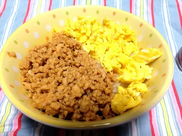 Snapdishの料理写真:鶏そぼろ丼|しょおんくさん