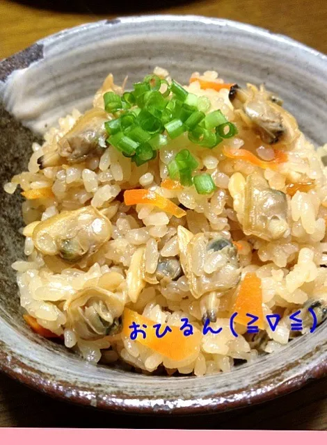 潮干狩りで旬の味を味わう二品同時に作る😊アサリの炊き込みご飯🍚＆あさりの酒蒸し❤|おひるごはんさん