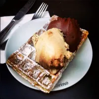 ice cream waffle|Tasya Rahwitaさん