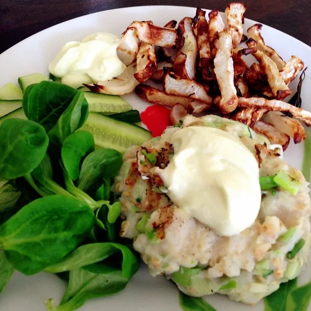 Pangasius filet burger, turnip fries with wasabi yoghurt sauce|Rianneさん