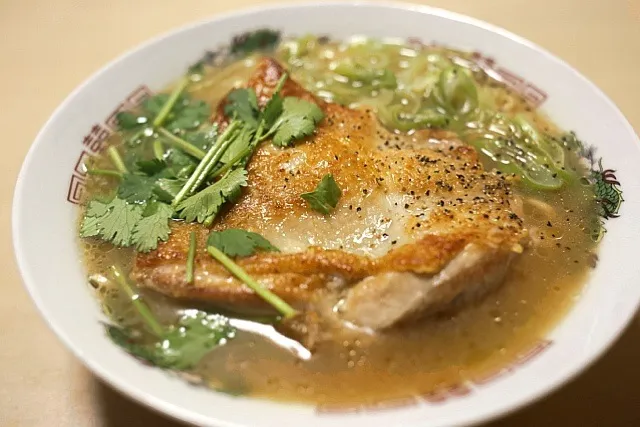 マルちゃん正麺醤油味でチキンらあめん|マハロ菊池さん