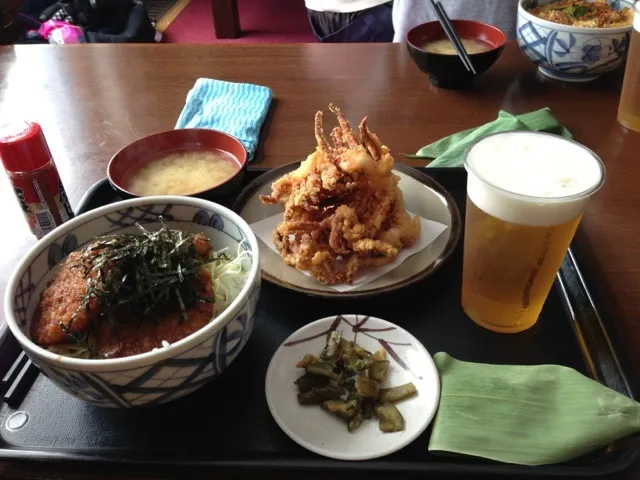 ソースヒレカツ丼とイカゲソ揚げ|to-takeさん