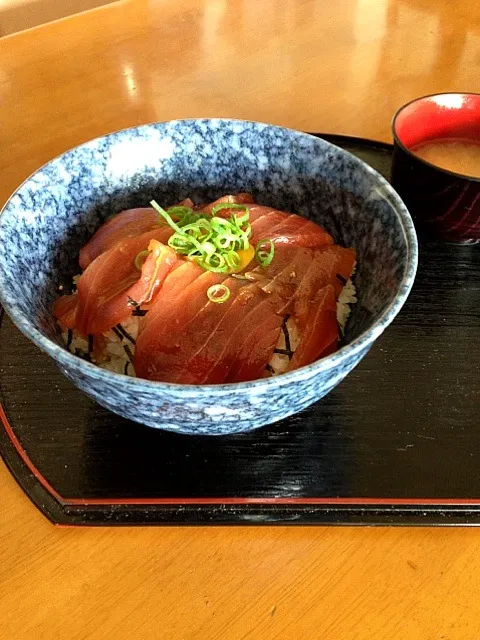 まぐろ漬け丼🍚|男ご三兄弟さん