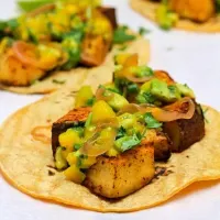 potato tacos w/ mango salsa + pickled red onions|dina rulliさん